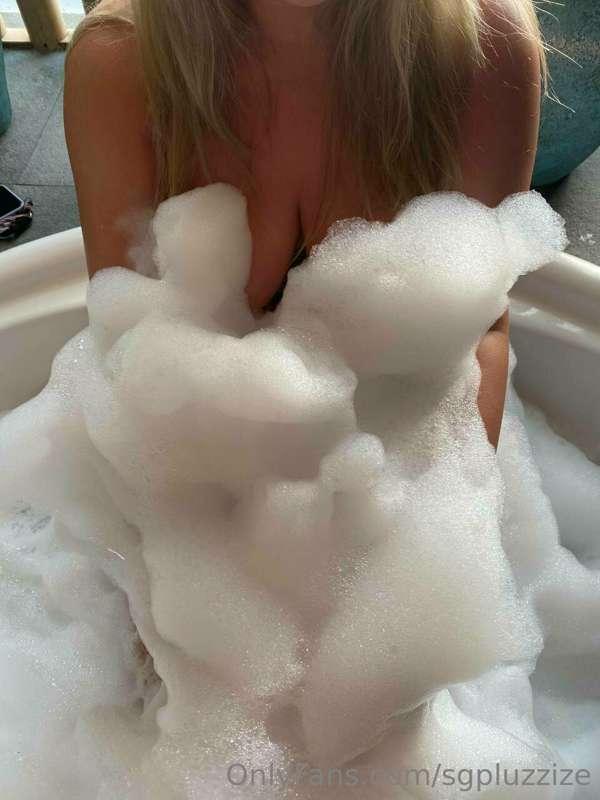 I love bubble bathe 😙 I just wna travel more 😭