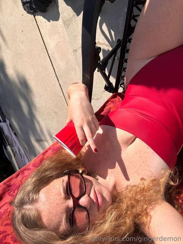 upside down 🤪 come say hi so i can show you something sexy ;..