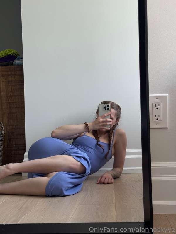 Not wearing any panties under this dress, DM me if you want ..
