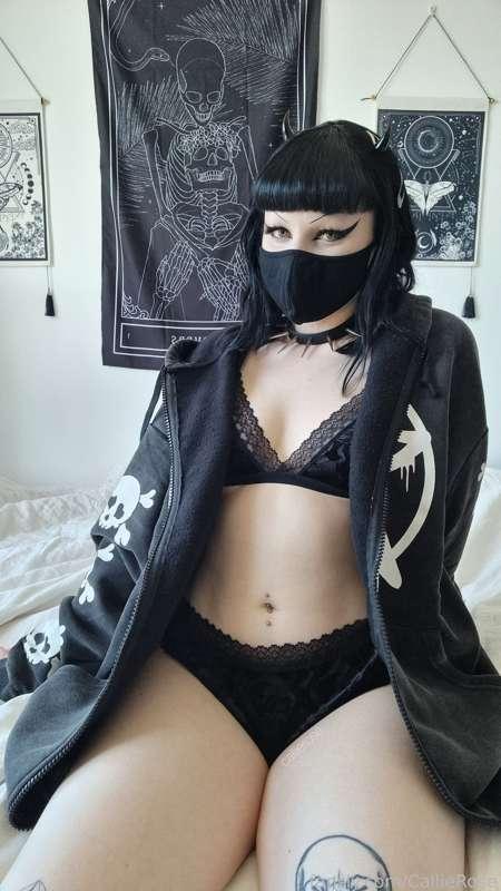 call me a vampire because I love to suck 🧛‍♀️🩸

♡ #fyp #goth #egirl #emo #tits #pale #bigboobs ♡
