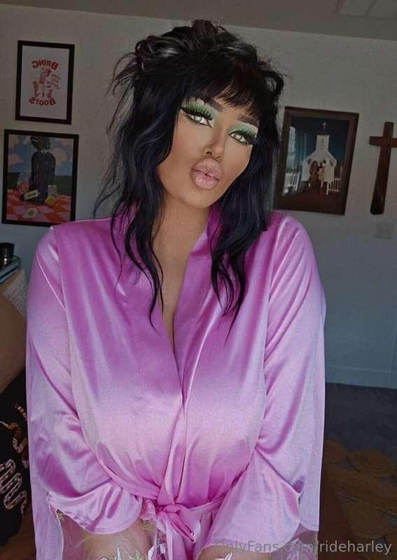 I deserve all your money you Lil bitch!