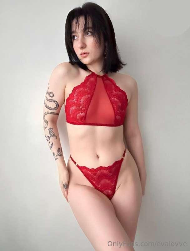 Red is the color of passion😈