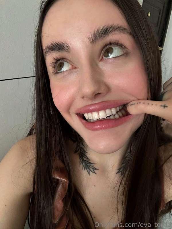 Who has a fetish for the throat, teeth and wide mouth?  When..