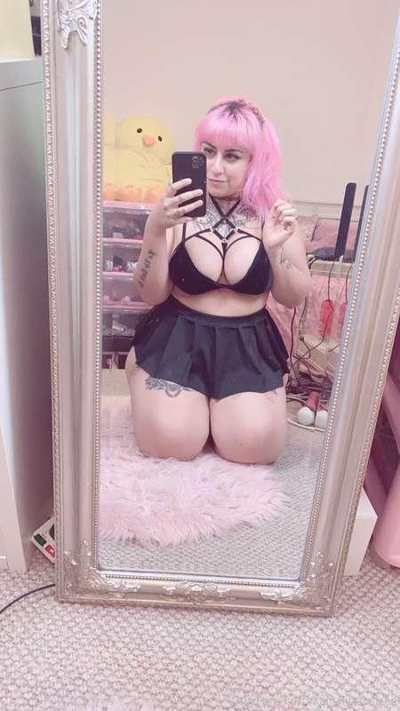 I love wearing all black 🖤