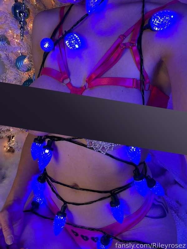 6 incredibly hot photos and close ups of these new sparkling pasties and how INCREDIBLE they make my tits look hehe tits the season after all! #fyp #holidaycosplay