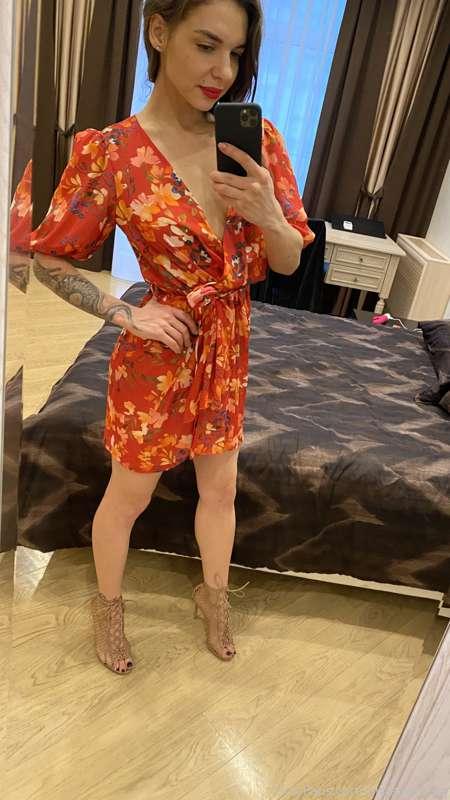 Swipe to open up my dress 😉