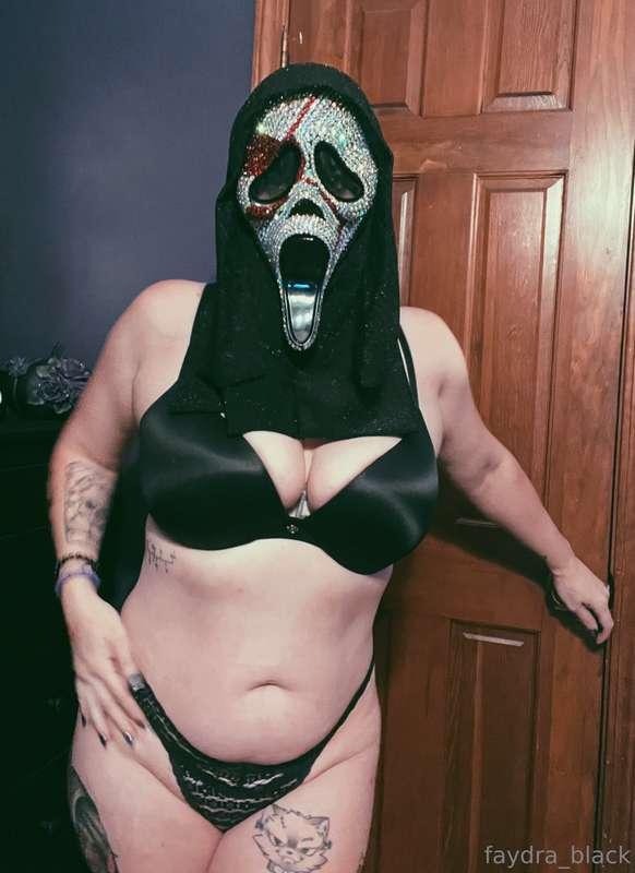 What’s your favorite scary movie???? 