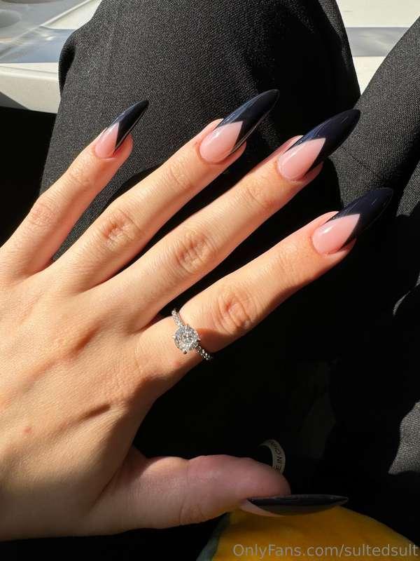 day 11 of the challenge is all about nail colors!https://onl..