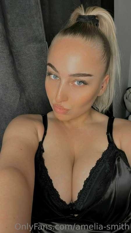 look me deep in my eyes 😈