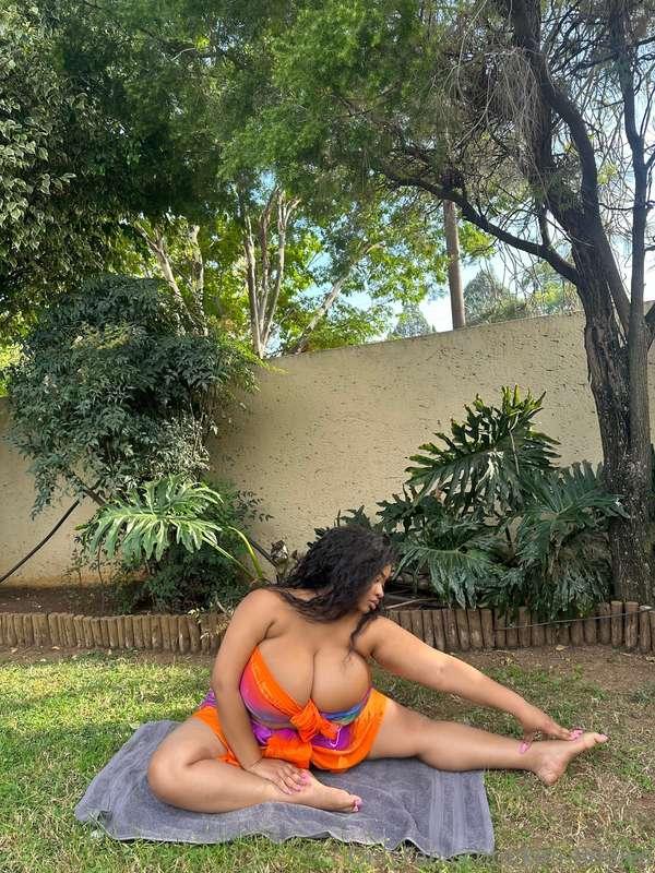 How wide do you think I can stretch??? @taste-kimtiddies 🤸🏽‍..