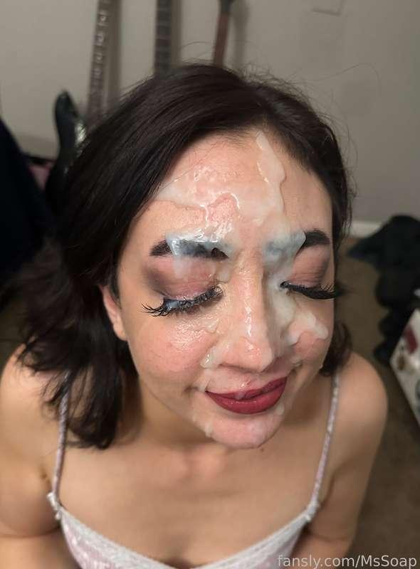 Such a big and sloppy facial 😋