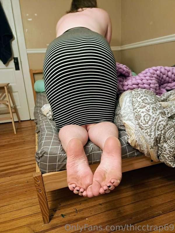 PoV: you just got to the hotel room with your secretary and ..