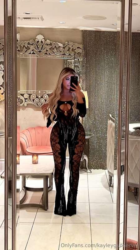 Here's the whole outfit of that one pic I posted a few days ..