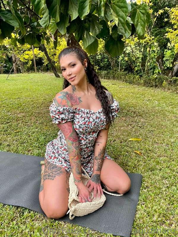 Come with me to share this horny field day, come to my DM an..
