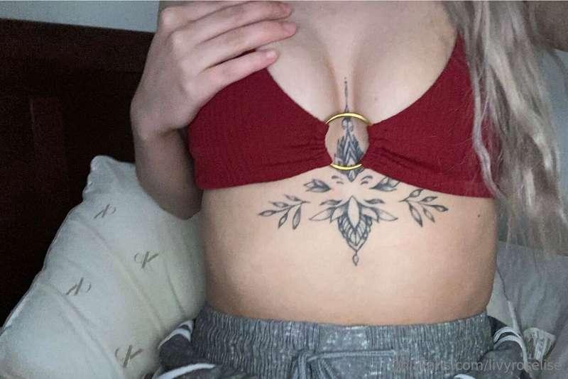 Daddy’s naughty girl is waiting …come play😳