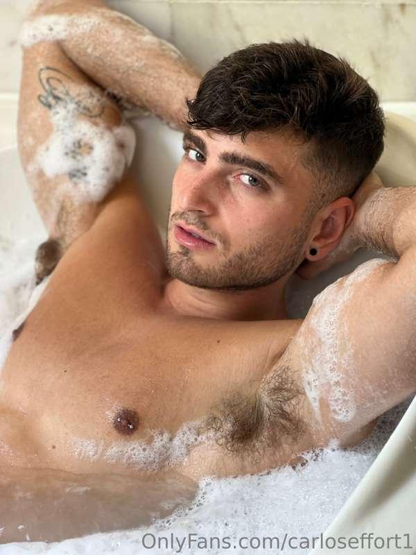 care to join me, sexy?  🫧
dm me & let’s chat, i am online no..
