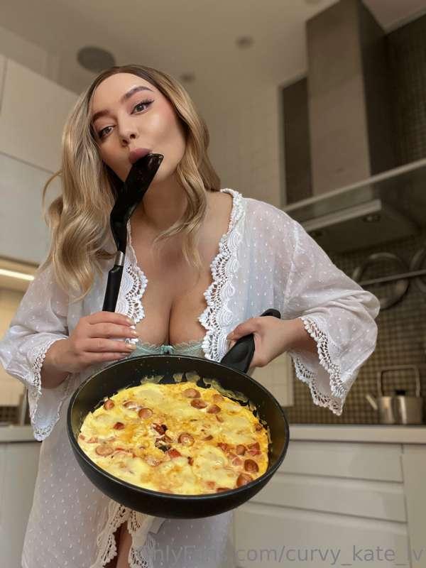 I love to cook eggs with sausages for breakfast in the morni..