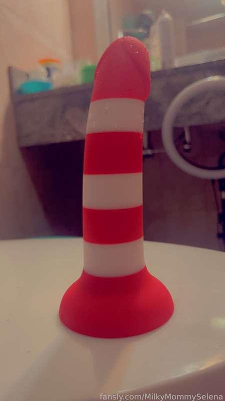 Guess what I’ll be sucking &amp; fucking later for you boys as Santa’s Naughty lil Slutwife 

#fyp #dildo #taboo #santa #christmas #slut #kink #kinky #fetish #naughty #alt #egirl #xmas #xxxmas #new #mommy 