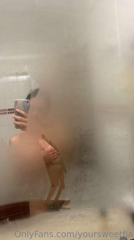 Oops the mirror got foggy 😁