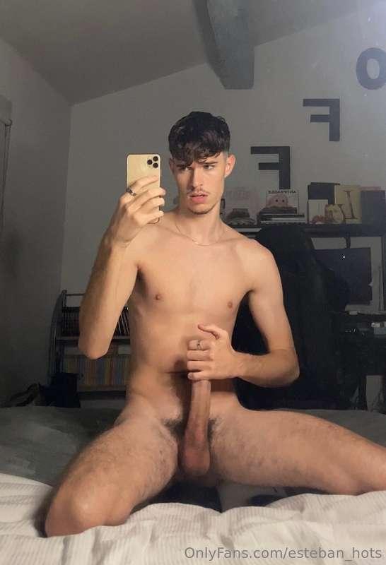 •Qui veut venir entre mes cuisses ? 😈 je suis toujours aussi..