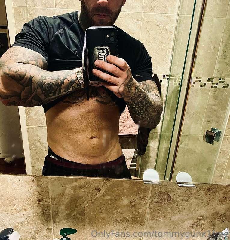 Who wants more mischievous bathroom content again? 😉 25% off..