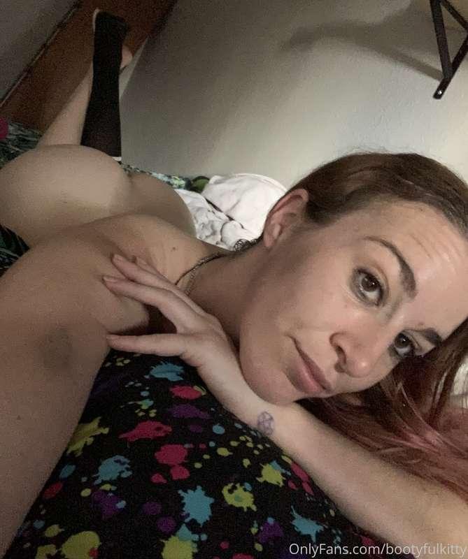 Lazy Saturday In Bed 😴 I lost one of my socks in the middle ..