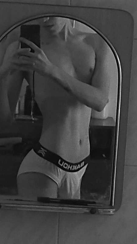 I woke up quite hot😮‍💨🌡️ I need a shower to cool off. Would ..