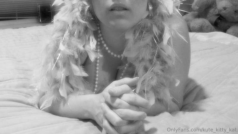 Would you F#ck Me with my pearls on? 😈💍💋