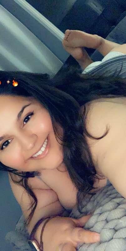 Turn ON your renew button for a sexy solo squirt video Monda..