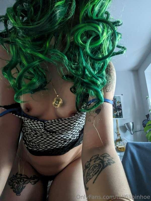 Fuck, I miss wigs. Makes me want to chop all my hair off aga..