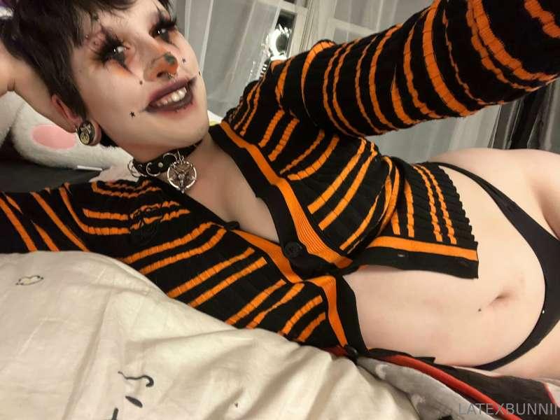 Clown shiiii!!! I love doing clown looks so much, definitely..