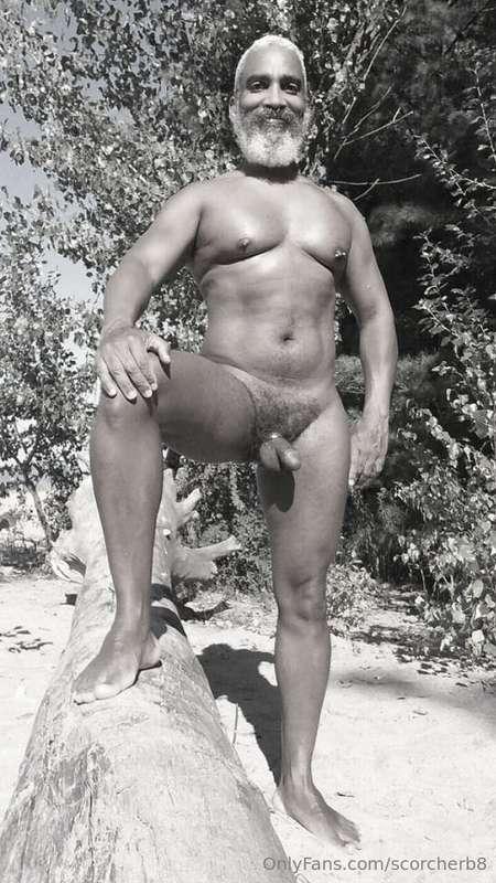 Monochrome Monday!#beard #musculardaddy #gay #feet #gaycruis..