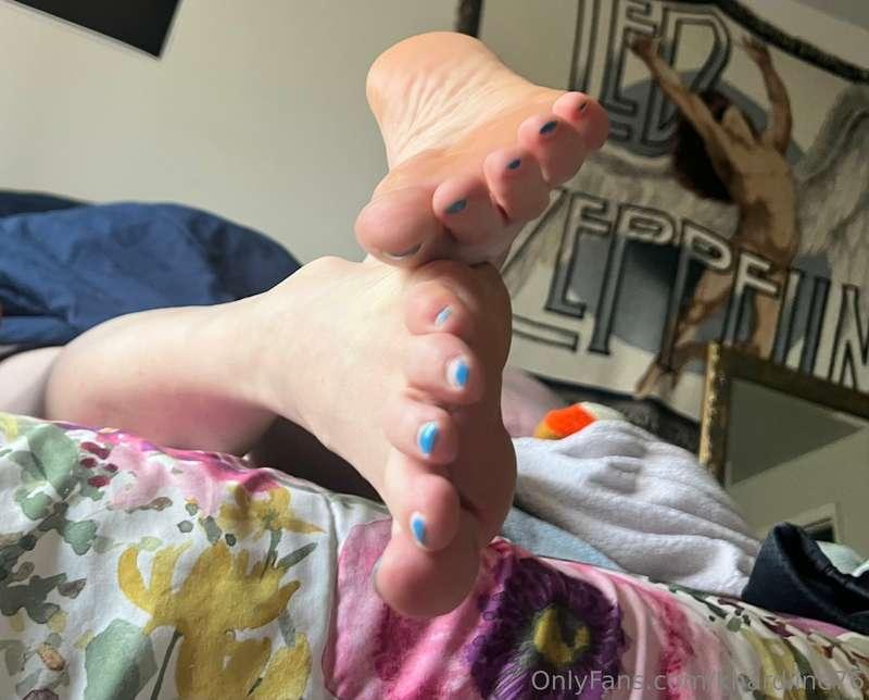 My wrinkled soles are in desperate need of some hot cum