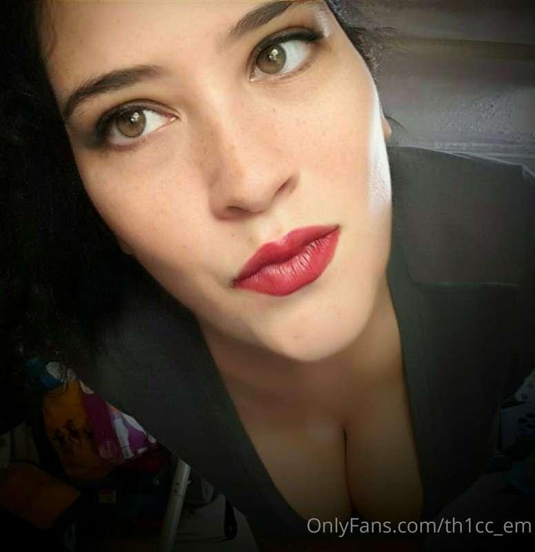 Which did you notice first... my eyes, my lips or my boobies..