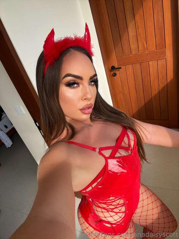 Halloween tape dropping at 6pm GMT 😈 