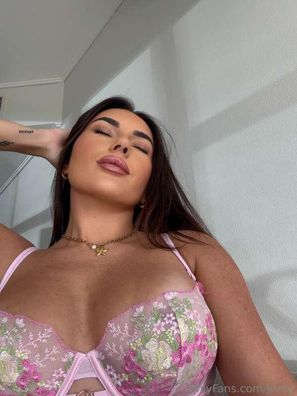 Head over to my DMs? 👼