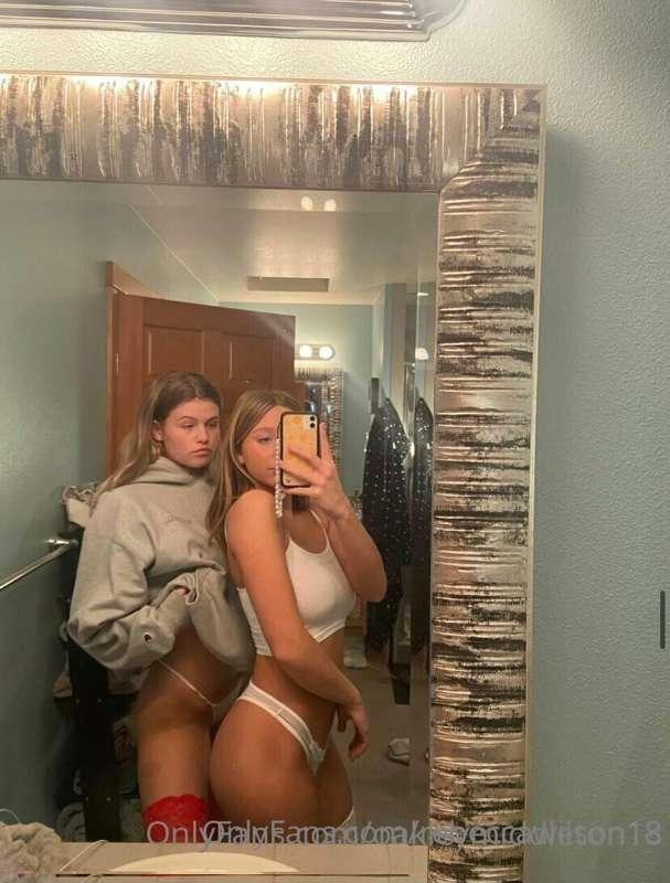 me and my besite @oakleymiddleton18 going LIVE in 2 hours😍 b..