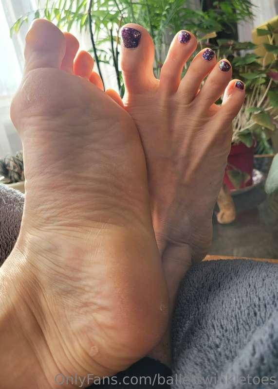 Wrinkled sole and some toes 👣😘