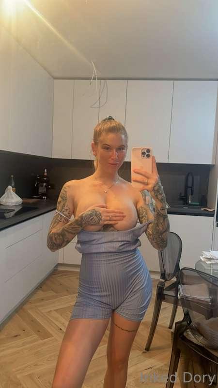 sun’s out, tits out ☀️