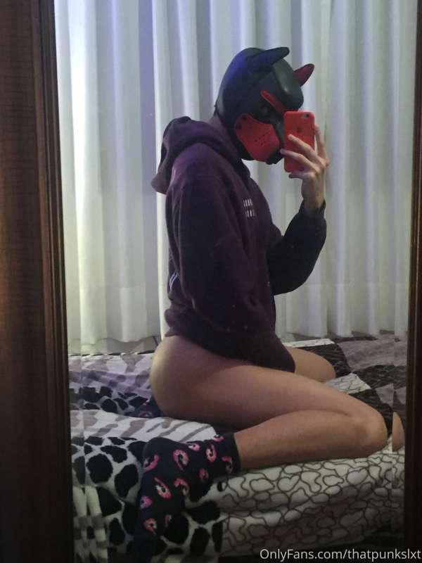 Woof 🐶
I love how i look from this angle 🍑🥰