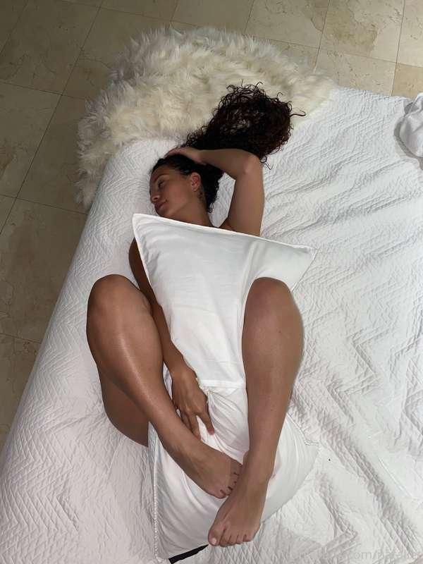 Come to bed and let's play papi..