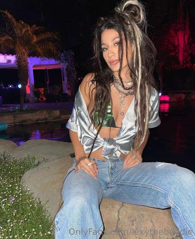 Someone give me their credit card..... 
PLEASE?🥺💋