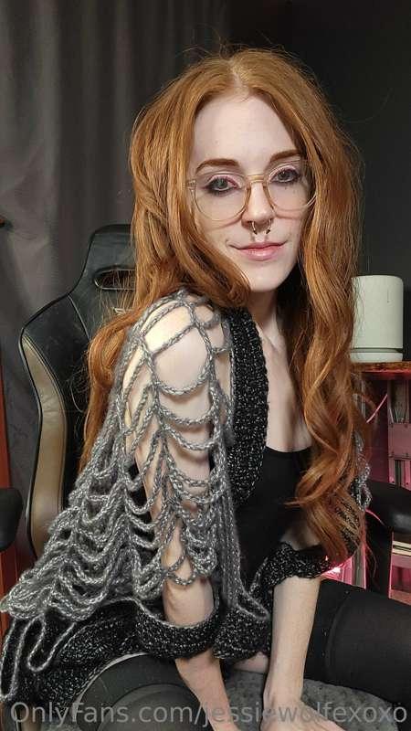 Lol at my  face in that one pic. But look at this neat cardi..