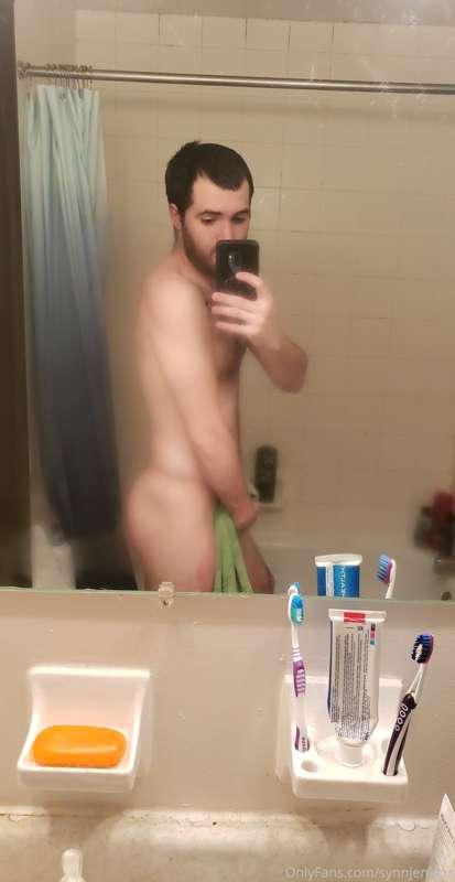 I'll add maybe some more revealing pics if people subscribe;..