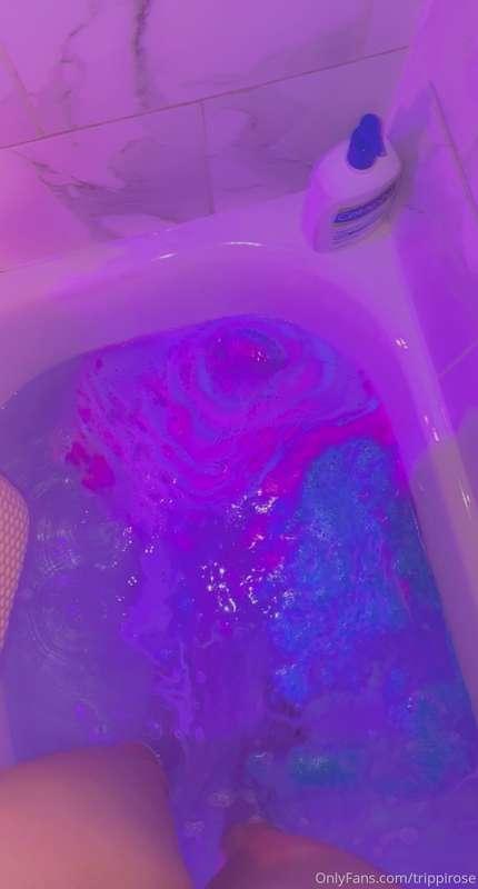 so fricken cute i need more bath bombs