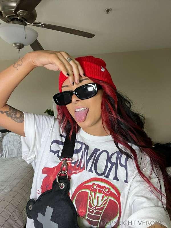 😎👅