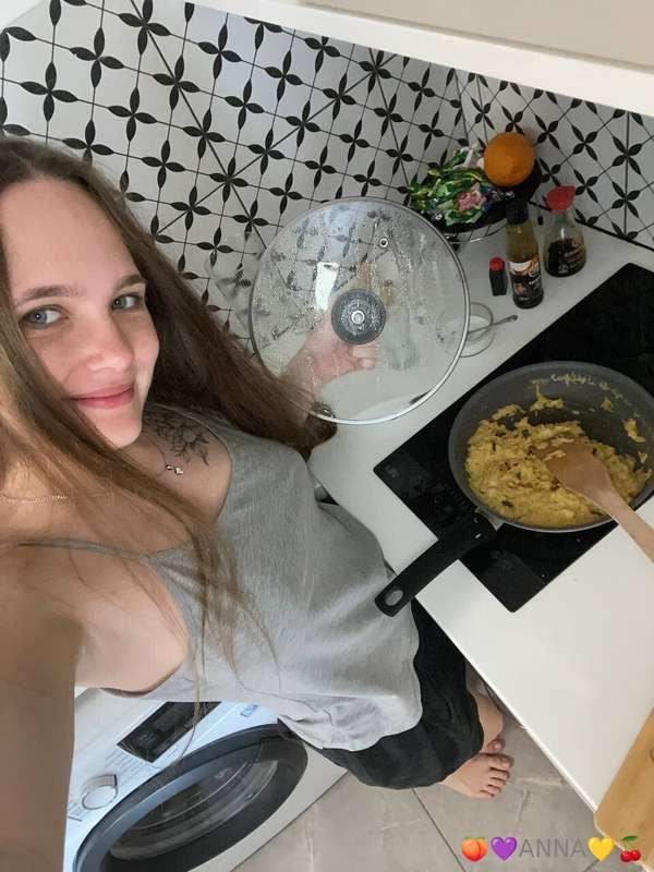 💎 Soft glow, playful mood & a little spark of temptation ✨ C..