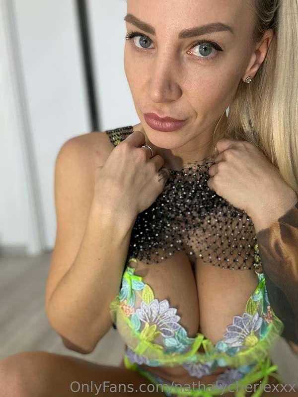 Bra on or off? 😍
