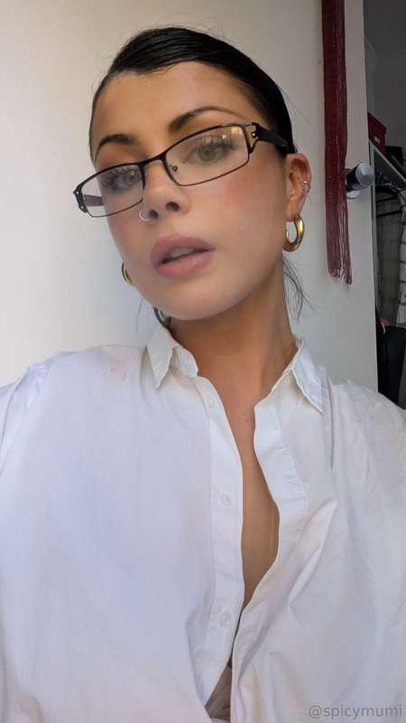 Anyone in need of a teacher 😈🦋