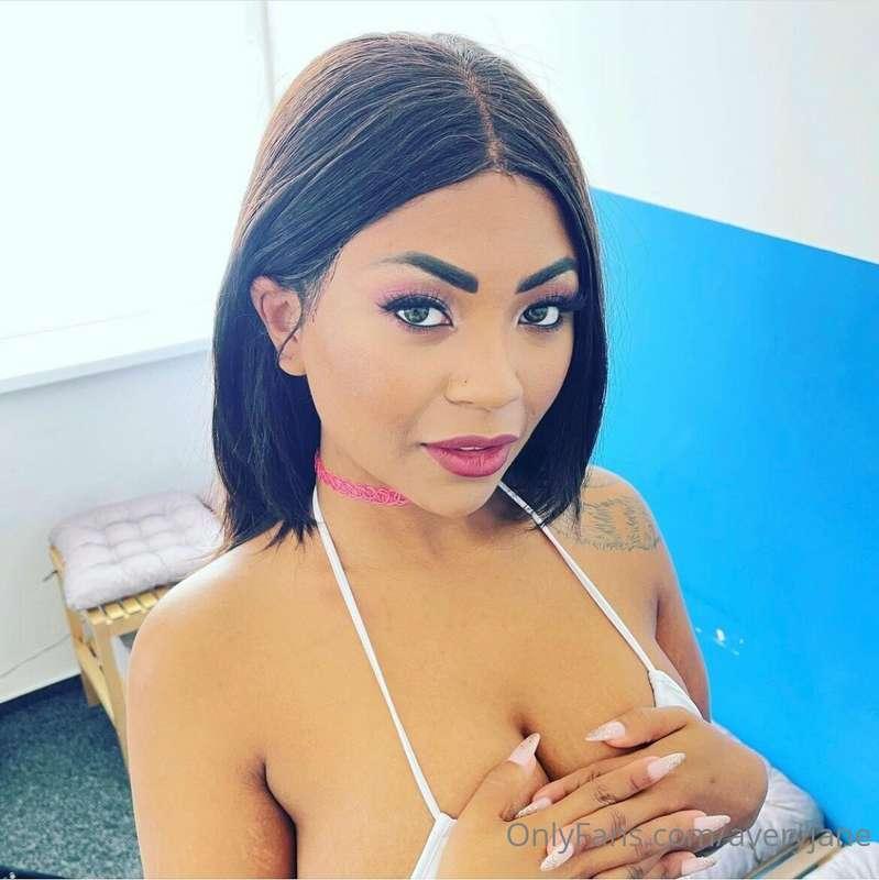 I had to cover my tits because they keep popping out 🍒🤭